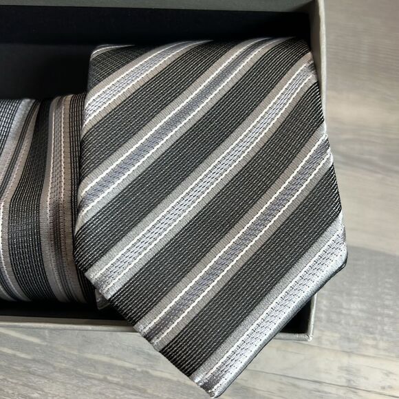 Alexander Julian colors gray striped tie and pocket square set NWOT - Picture 2 of 6